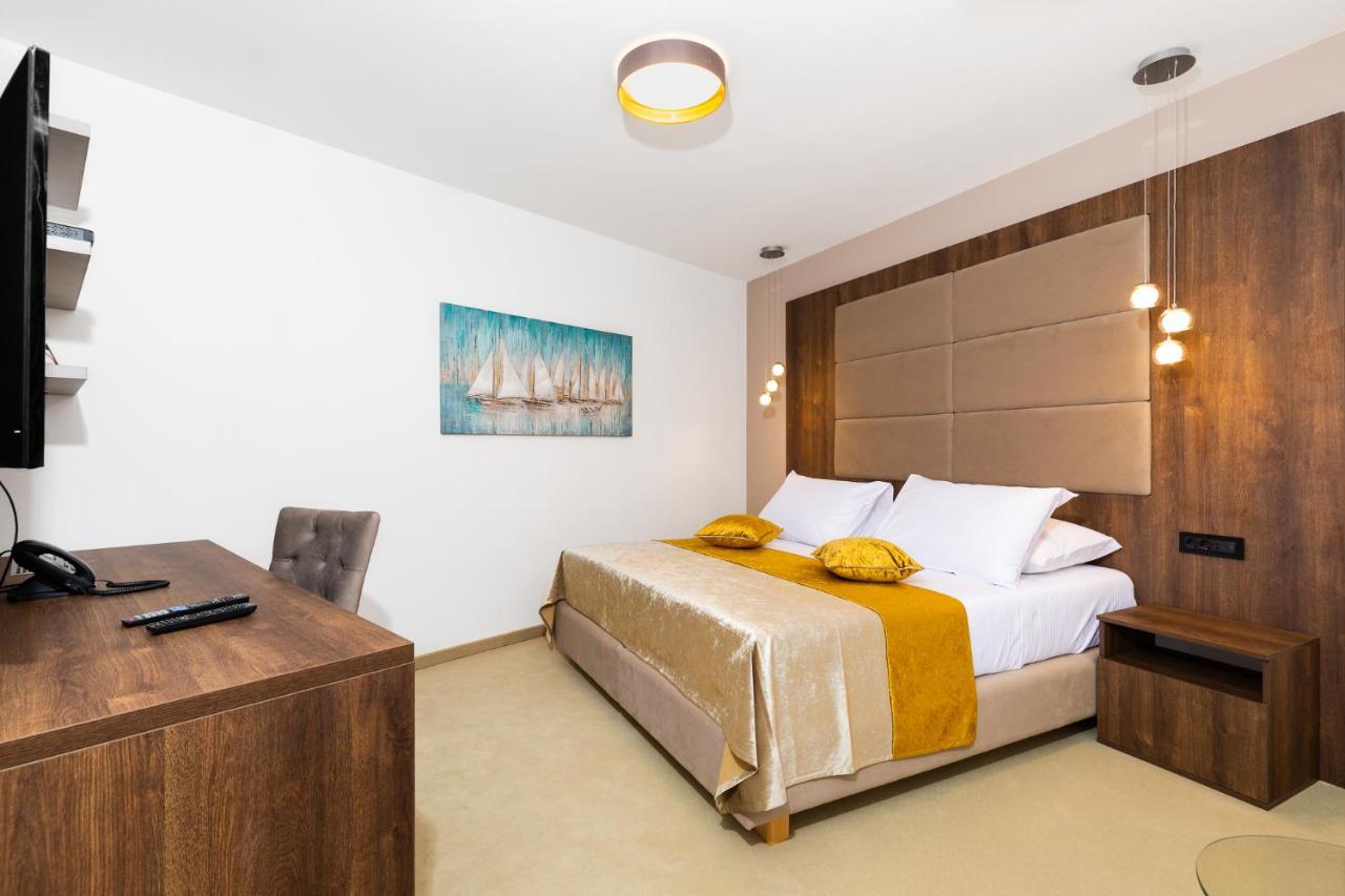 Hotel Meduza Senj  Buitenkant foto