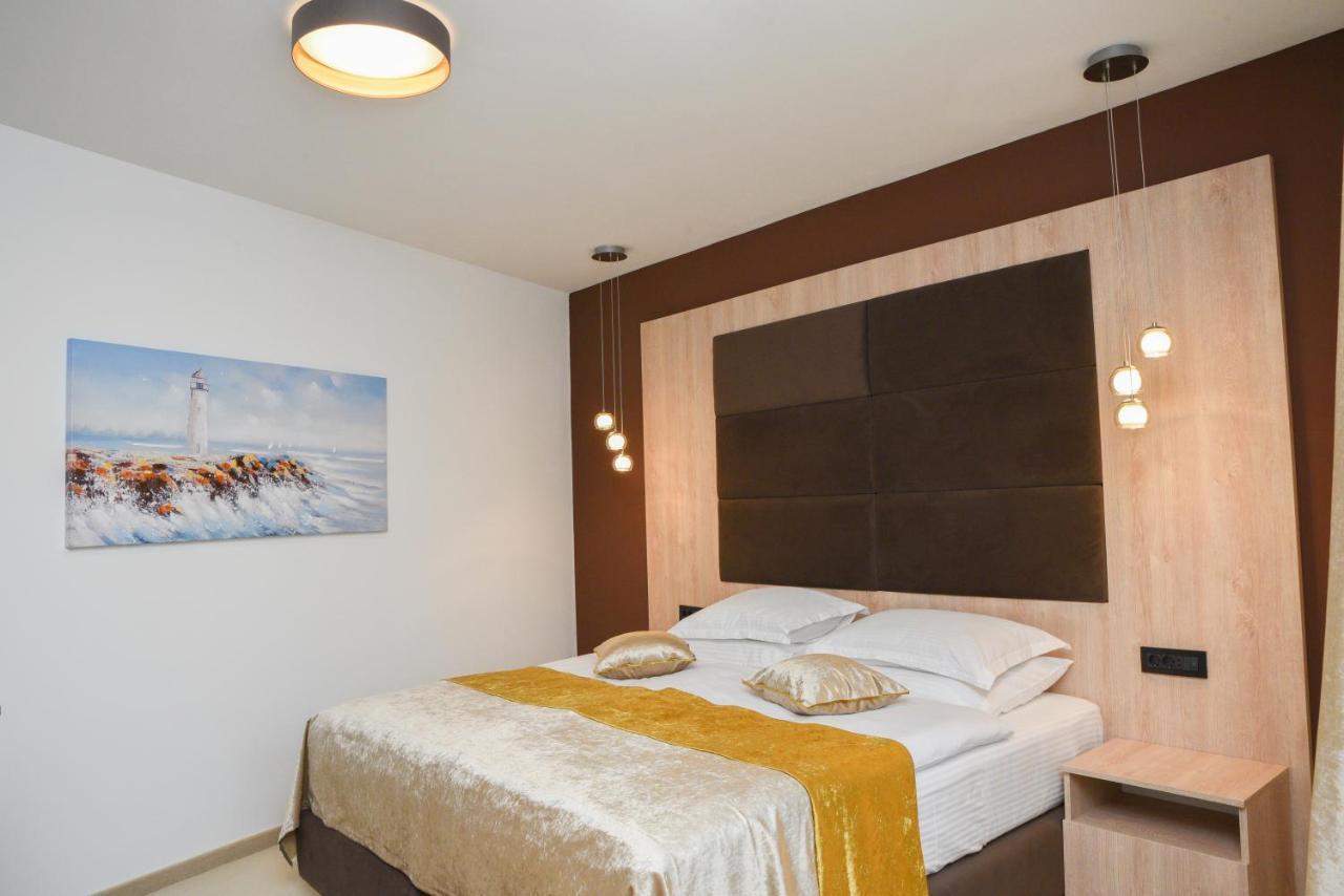 Hotel Meduza Senj  Buitenkant foto