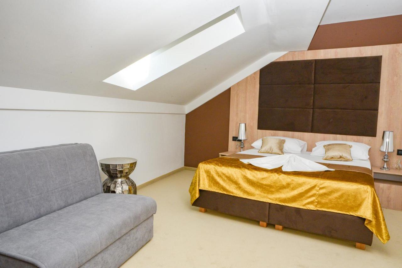 Hotel Meduza Senj  Buitenkant foto