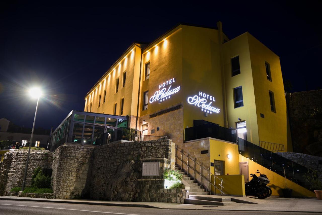 Hotel Meduza Senj  Buitenkant foto