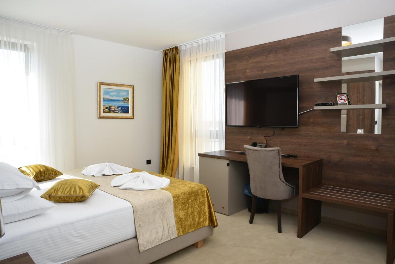 Hotel Meduza Senj  Buitenkant foto