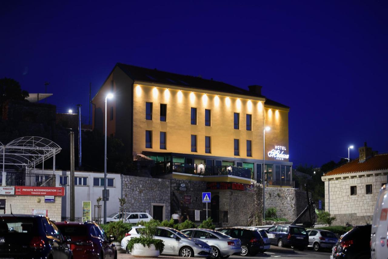 Hotel Meduza Senj  Buitenkant foto