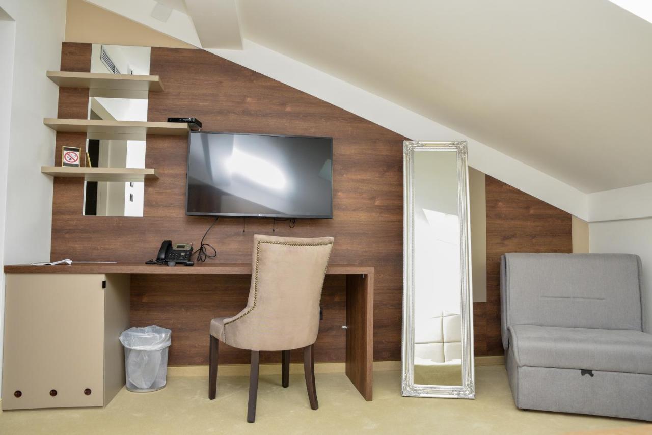 Hotel Meduza Senj  Buitenkant foto
