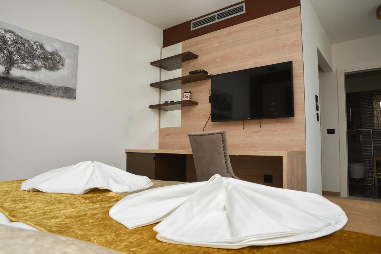 Hotel Meduza Senj  Buitenkant foto