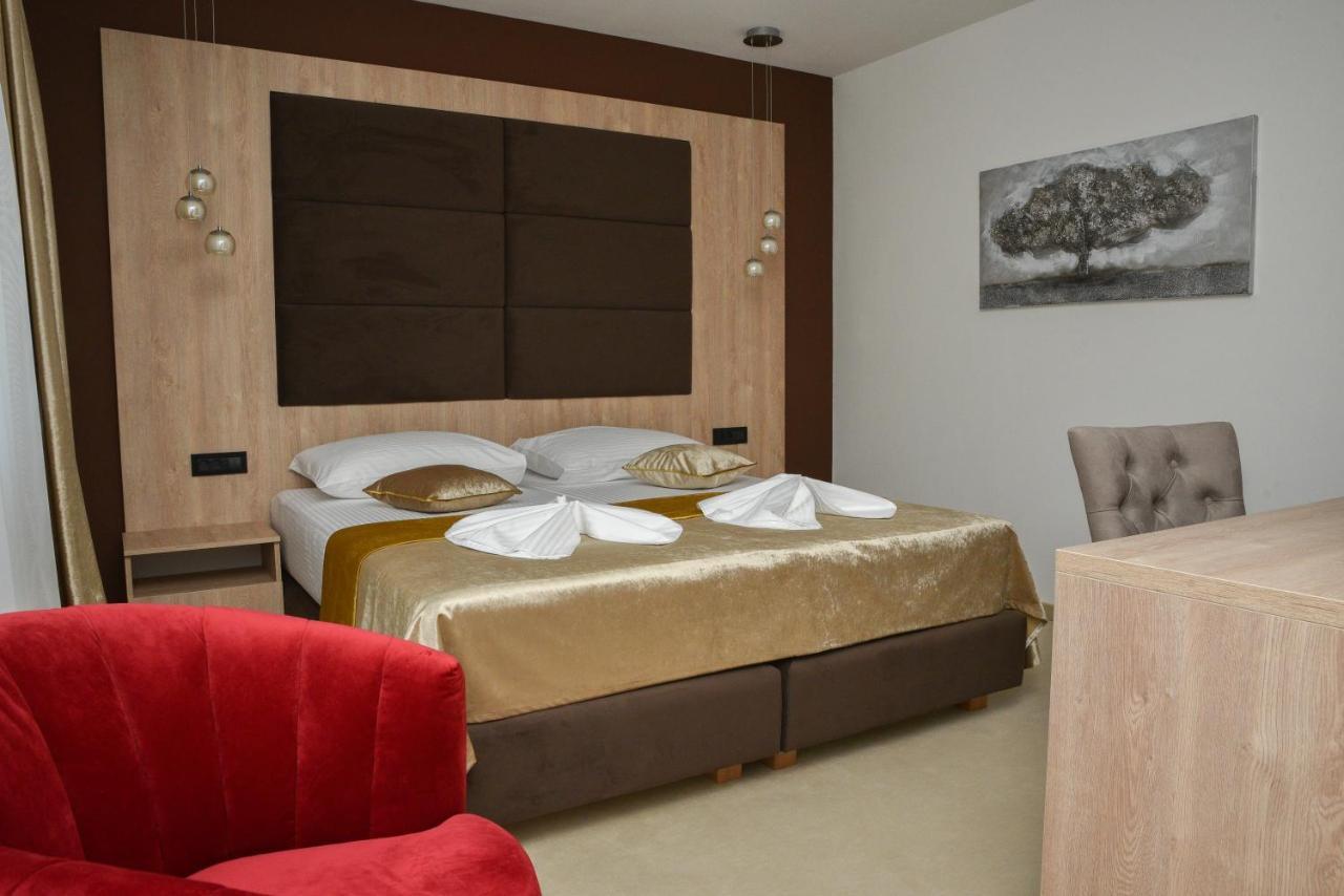 Hotel Meduza Senj  Buitenkant foto